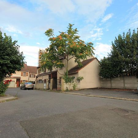 Parking Prive Gratuit - 15Mn Paris - Gare A Pied En 5Mn - Tout Equipee - Terrasse - Jardin - Stade De France - Casino D'Enghien - Hippodrome, Universite Épinay-sur-Seine Εξωτερικό φωτογραφία