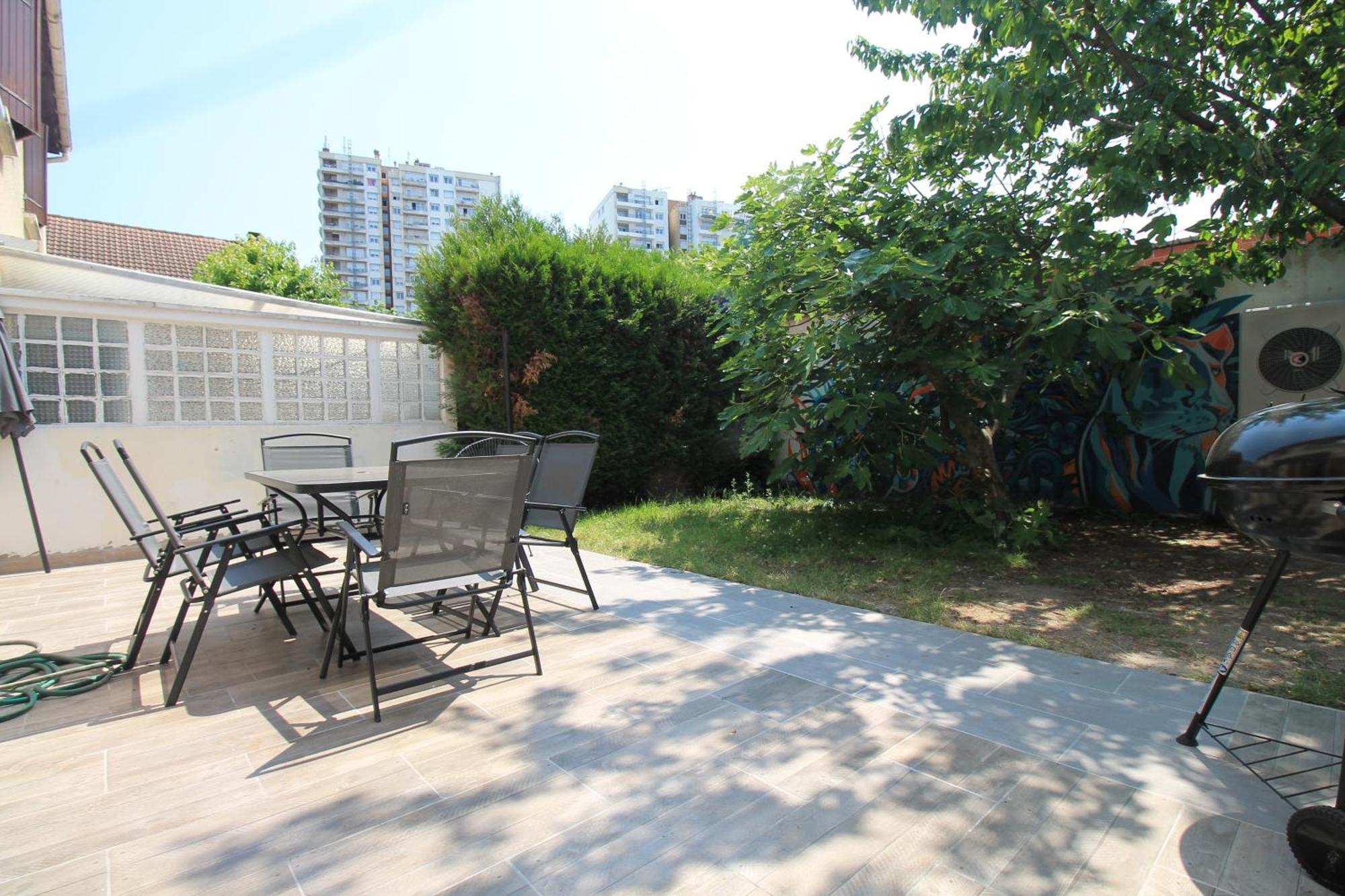 Parking Prive Gratuit - 15Mn Paris - Gare A Pied En 5Mn - Tout Equipee - Terrasse - Jardin - Stade De France - Casino D'Enghien - Hippodrome, Universite Épinay-sur-Seine Εξωτερικό φωτογραφία